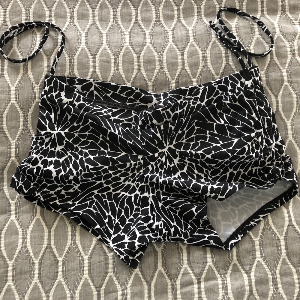 Onzie side string yoga shorts